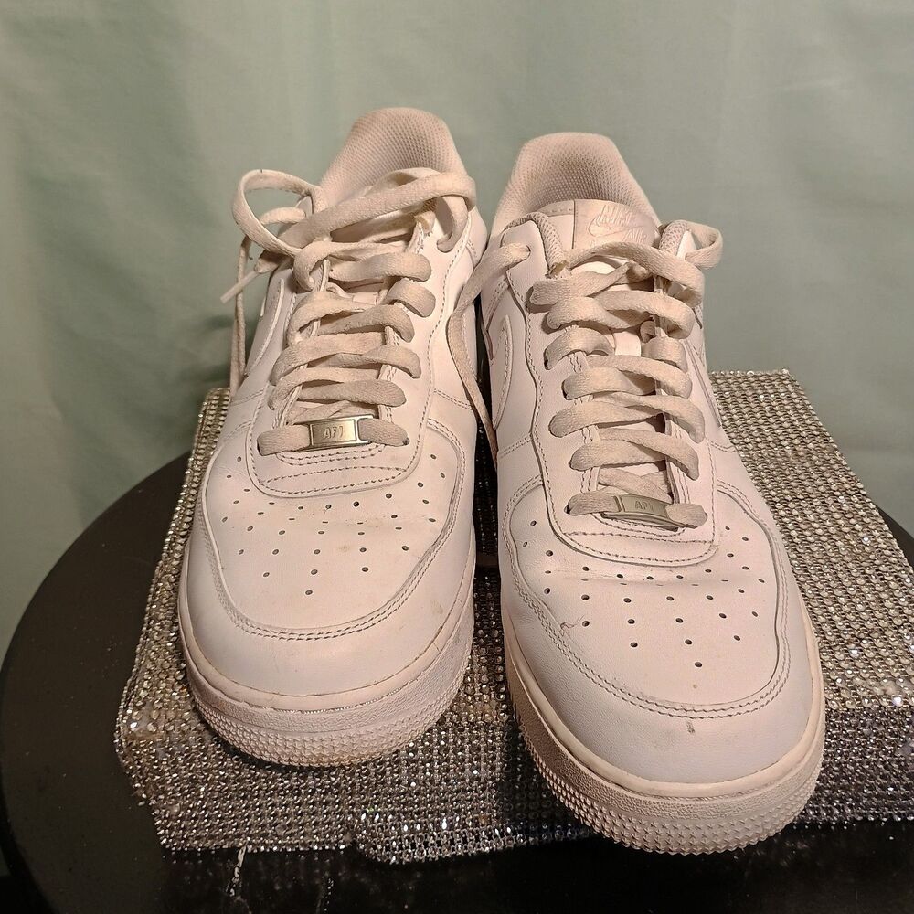"Classic White Nike Air Force 1 Sneakers – Iconic Street Style Shoes"